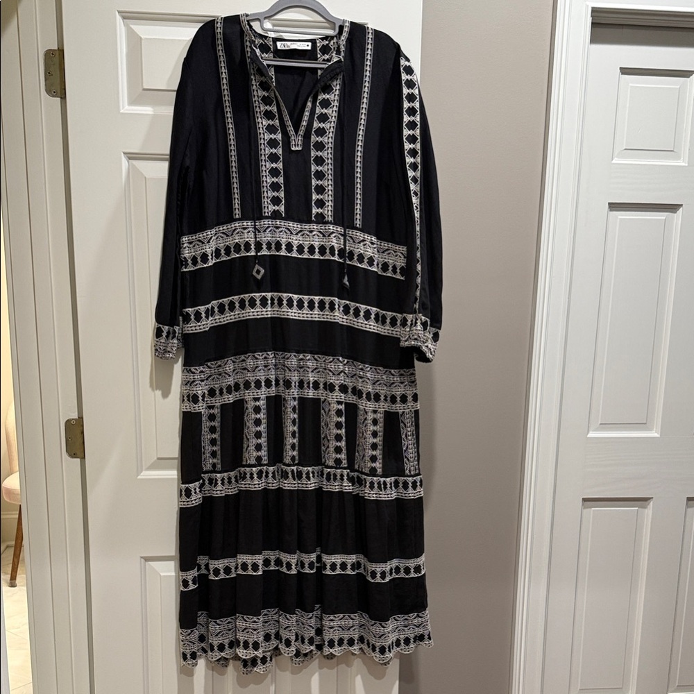 Zara Black and White Embroidered Bohemian Linen Dress - XL - Picture 4 of 11